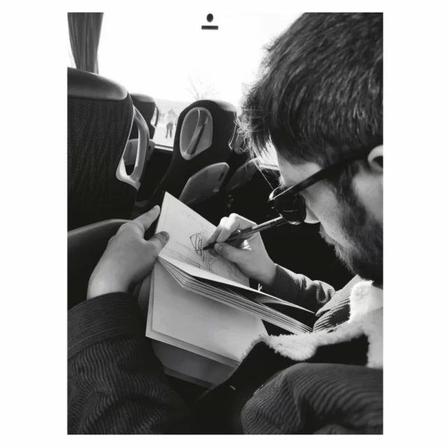 This is how it looks when I have to finish the drawing later, between 2 visits 😅❤️ ! #fastlife
.
.
.  #traveldiaries #diaries #trip #traveldiary #illustration #sketchbook #inkdrawing #artistoninstagram #penandink #inkdrawingart #drawing #artsketchbook #travel #blackworknow #blackwork #blackworkillustration #bagpack #blackworkillustrations